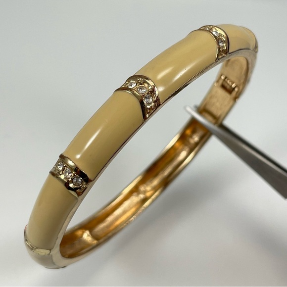 Gold Tone Beige Tan Enamel Rhinestone Hinged Bangle Bracelet Boho Classic - Picture 1 of 6